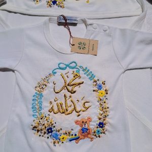 Fabric: Soft Blended Cotton (gentle on baby skin) Includes: Romper + Embroidered Wrapping Sheet Hand Embroidery with name customisation Decorated with floral motifs, pearls & teddy bear design Suitable for newborn to 3 months Ideal for gifting & memorable keepsakes